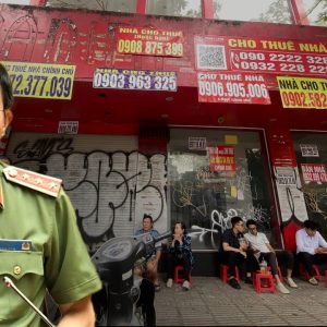 CHẤT VẤN ‘ÔNG THẦN TÀI’ THẺ ĐỎ 