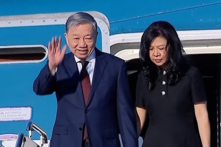 “ Gia tộc TL đang có những động thái bán tháo tài sản, nhượng lại cổ phần… chuyển dòng tiền ra nước ngoài! „