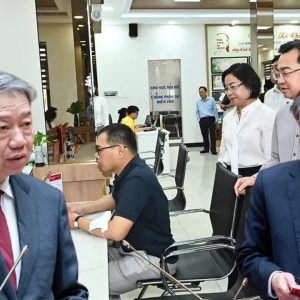 “Người Kiểm Tra Người”: Khi quyền lực đi kiểm tra quyền lực, ai đang giám sát ai?