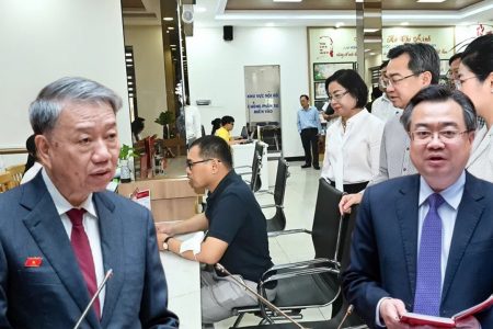 “Người Kiểm Tra Người”: Khi quyền lực đi kiểm tra quyền lực, ai đang giám sát ai?