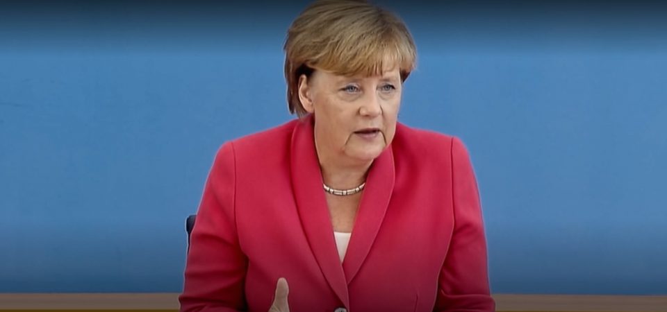 Lời kêu gọi từ cựu Thủ tướng Merkel: Chúng ta phải đấu tranh vì nền dân chủ này